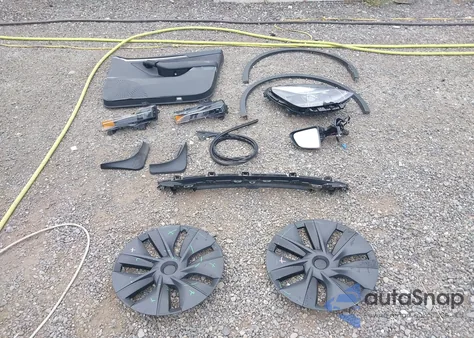 2024 Tesla Model Y из США, поврежденный, VIN 7SAYGDED1RF159399